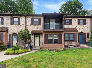 220 Bishops Dr, Aston, PA 19014