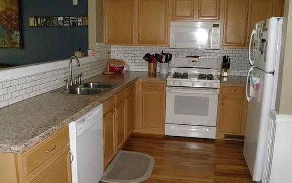 4th image of 2403 Mayfield Dr