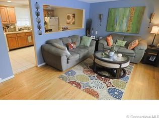 8 Pembroke Rd, Hamden, CT 06514