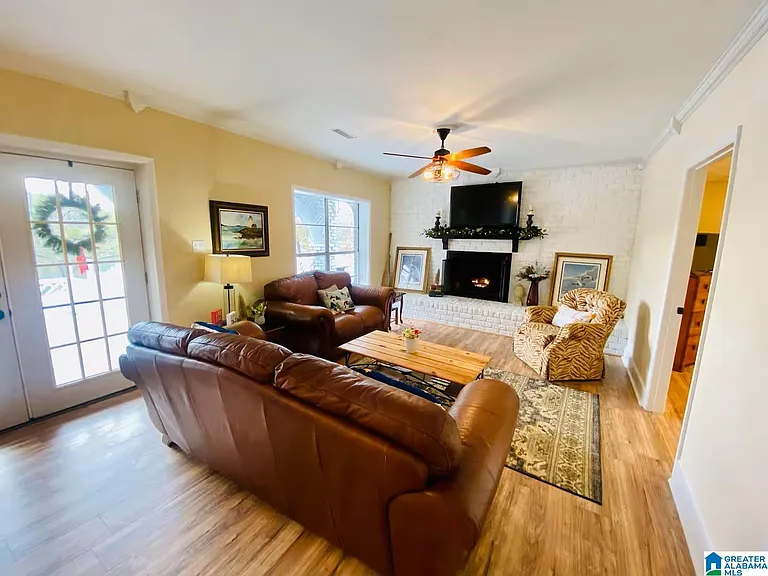 992 Clear Creek Dr — Photo 8