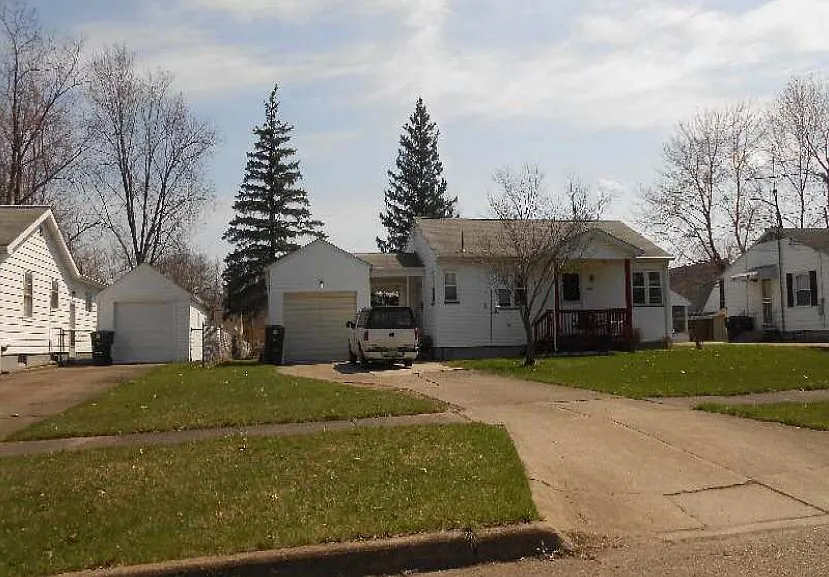 1764 Clemmens Ave photo 1