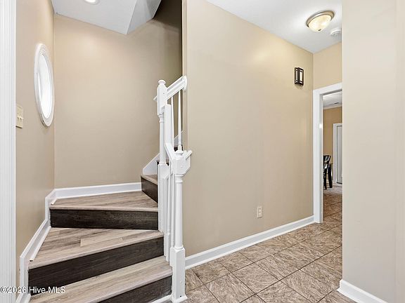 5th image of 105 Forest Lane