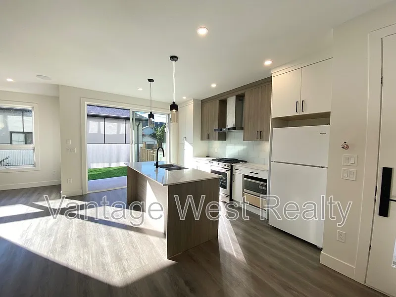 3 bed, 2.5 bath, 1650 sqft, $3,400 — Photo 3
