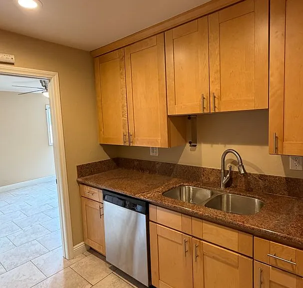 Vulcan Apartments — Photo 6