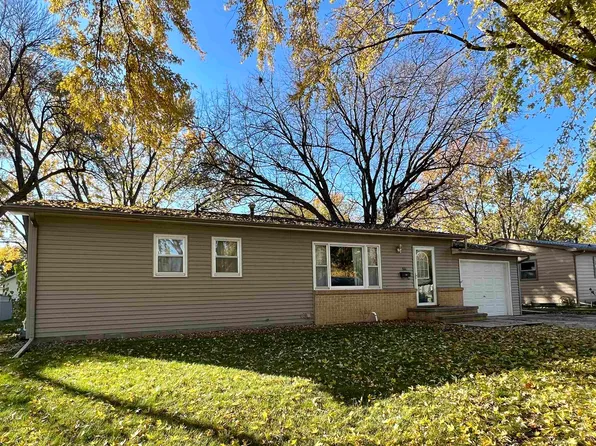 305 James Pl, Yankton, SD 57078