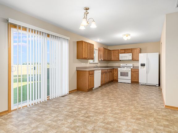 5th image of 83 Meadow Dr