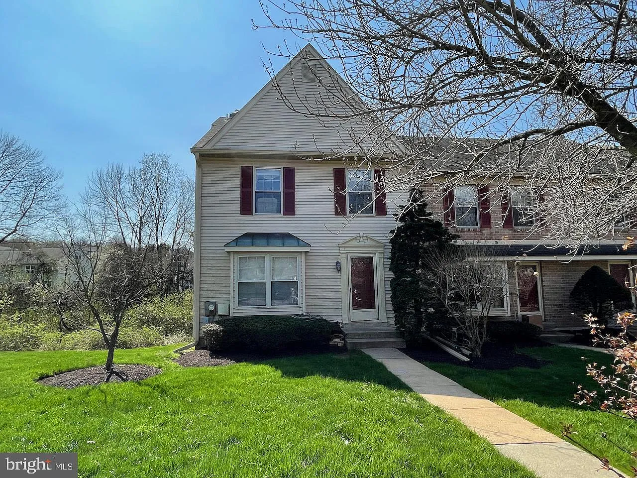 758 Shropshire Dr — Photo 1