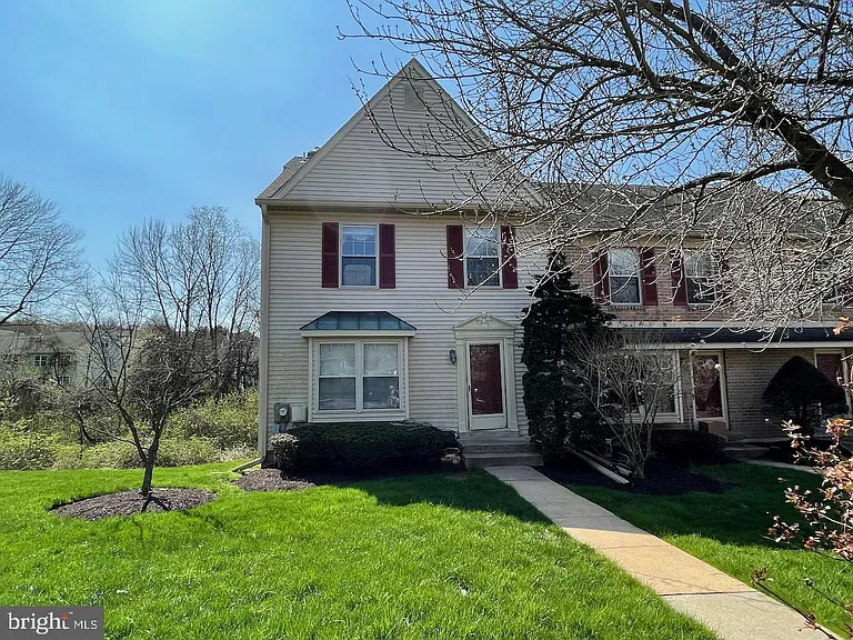 758 Shropshire Dr — Photo 1