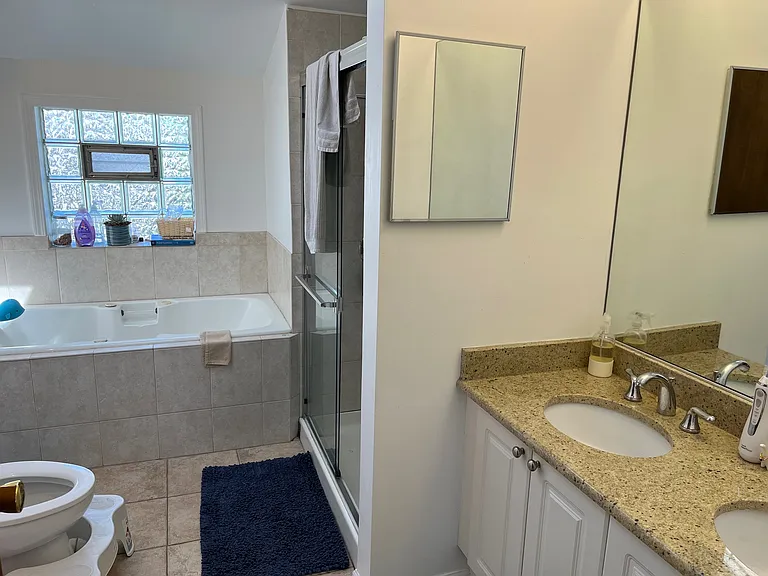 2114 W Melrose St — Photo 18