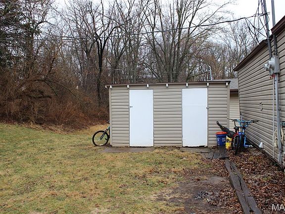 3rd image of 562-564 Virginia St