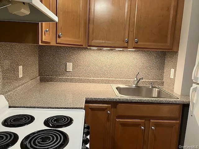 101 Maple Ave — Photo 6