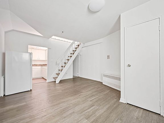 5th image of 88 Fulton St #Townhouse 1