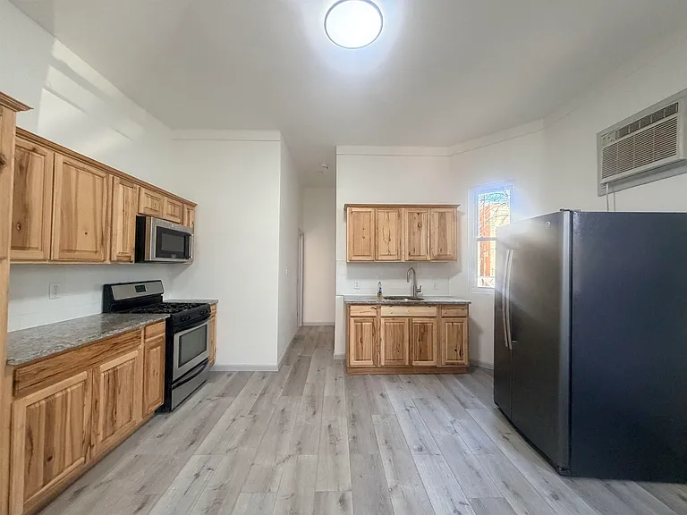 124 Winfield Ave #1 — Photo 11