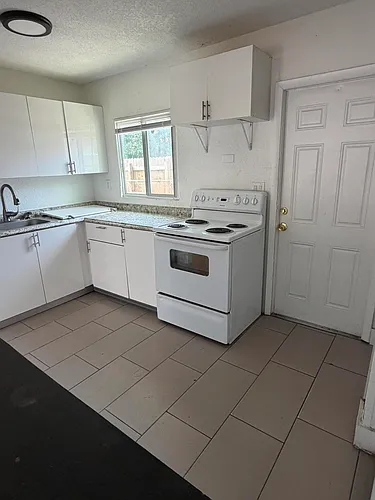 116 NW 28th Ave #1-2 Photo 1