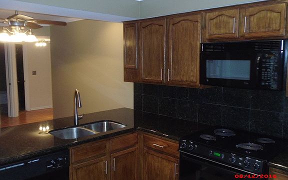 5th image of 109 White Oak Ct APT 3