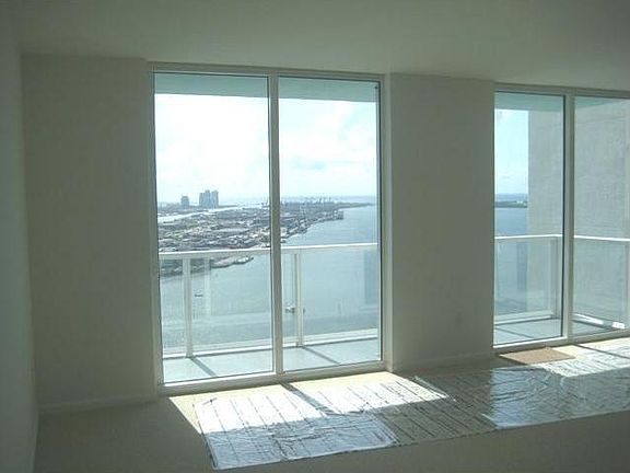 4th image of 253 NE 2nd St APT 3707