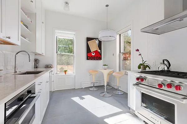 Sold by Compass | media 5