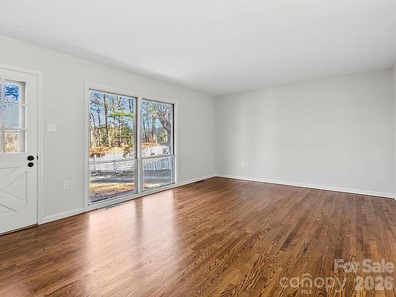 3rd image of 51 W Chapel Rd