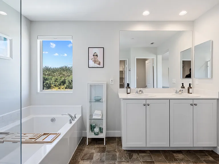 Master Suite Bathroom