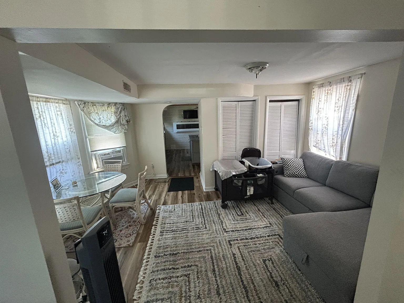 3 bed, 1.5 bath, 2000 sqft, $3,200 — Photo 2