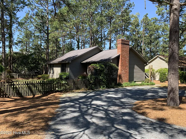 1 Cameron Ln — Photo 1