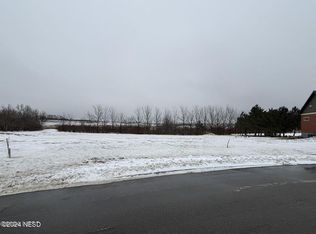 711 Valley View Cir, Milbank, SD 57252