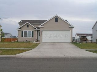 3027 34th St S, Moorhead, MN 56560