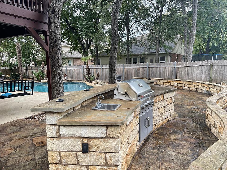 Outdoor Kitchen