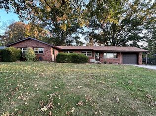 123 Patterson Dr, Hillsboro, IL 62049