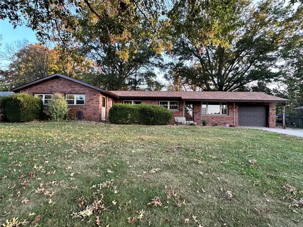 123 Patterson Dr, Hillsboro, IL 62049