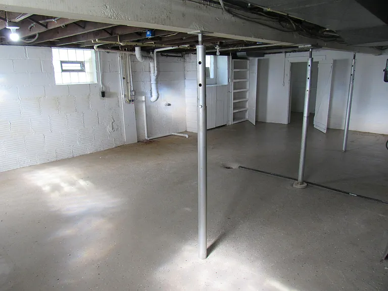 2360 Edwin Ave — Photo 16