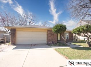 709 Sunny Slope Rd, Lincoln, NE 68505