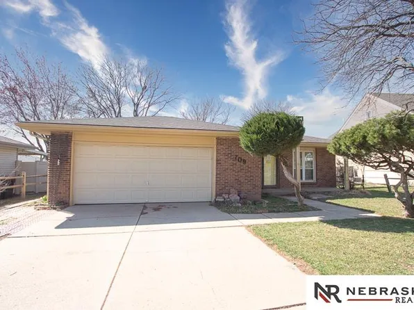 709 Sunny Slope Rd, Lincoln, NE 68505