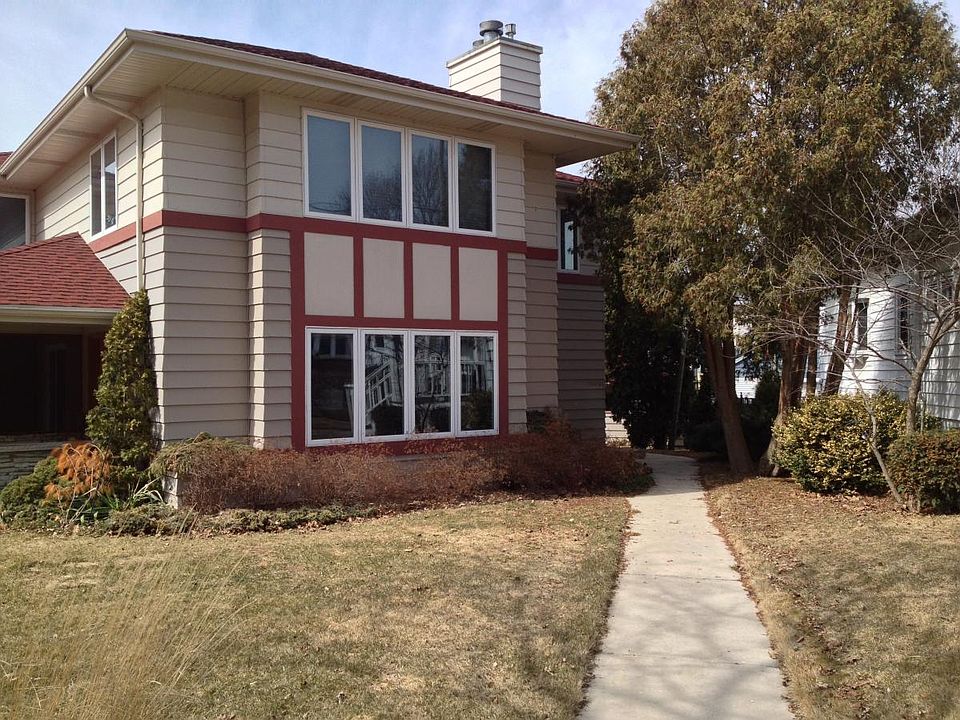 outside sidewalk entry front