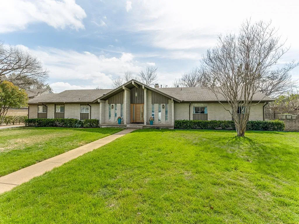 5 bed, 3100 sqft, $5,500 — Photo 1