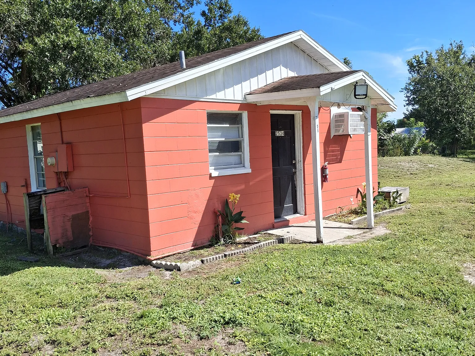 2528 SW Lois Ave — Photo 4