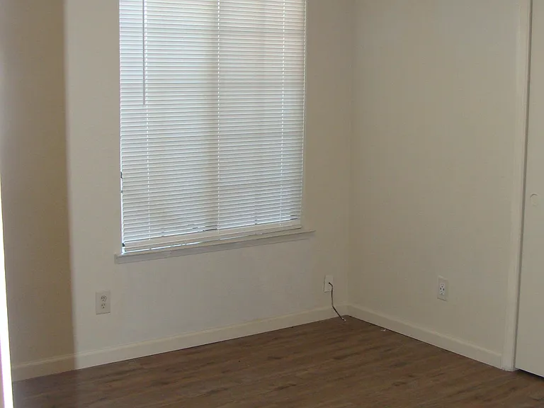 343 W Herndon Ave — Photo 9