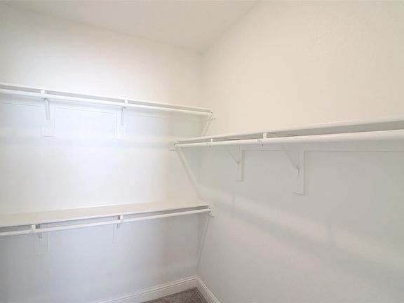 4th image of 691 Windsor Dr