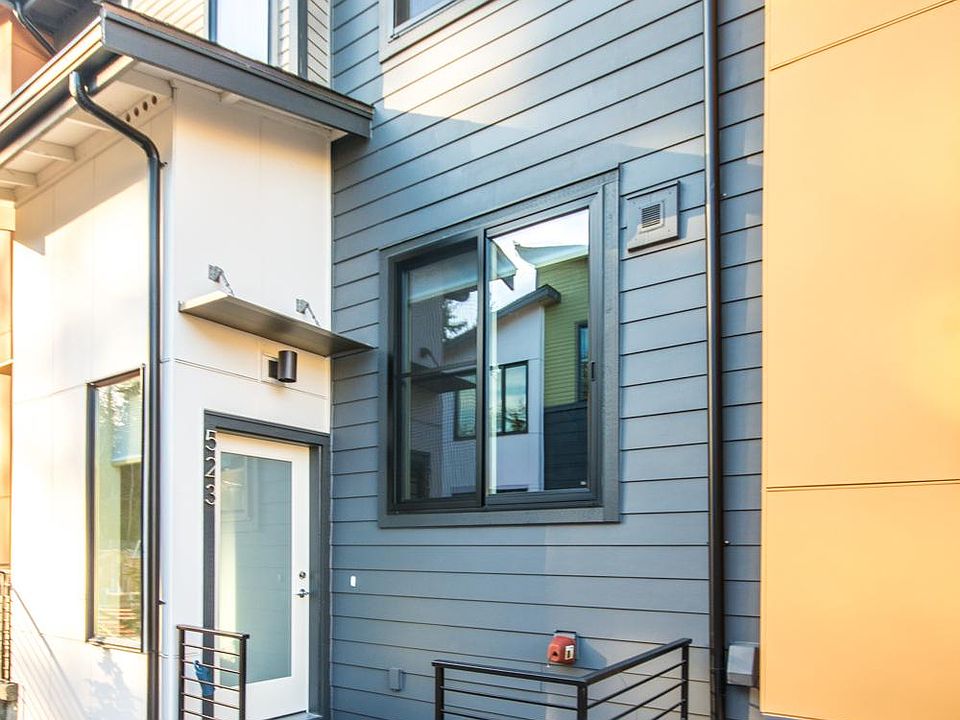 1st image of 523 SE Heron Walk SE