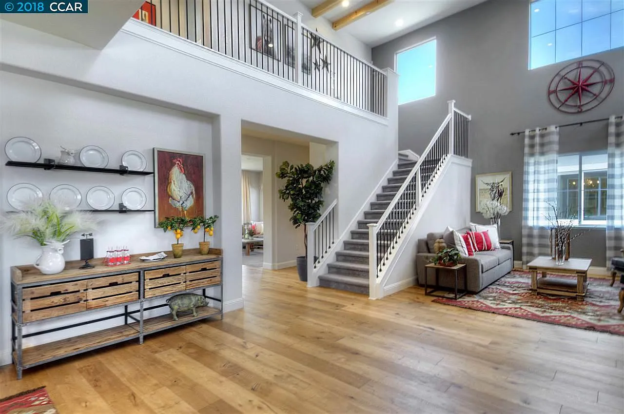 305 Jensen Way photo 1
