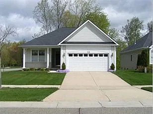 3539 Riverside Dr photo 1