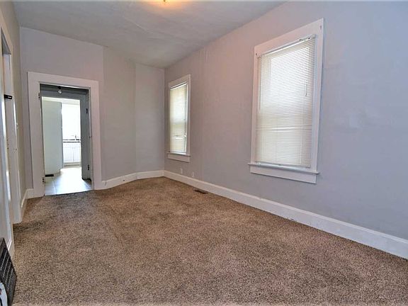 5th image of 511 E Franklin St