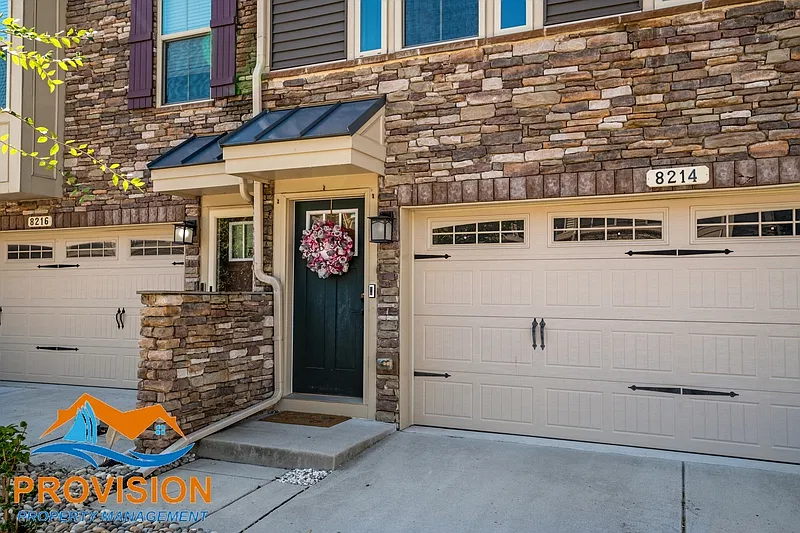 3 bed, 2.5 bath, 2016 sqft, $3,150 — Photo 3
