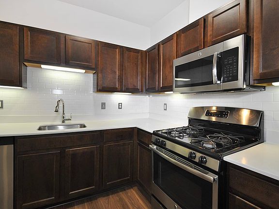 5th image of 2225 Traverwood Dr #2305