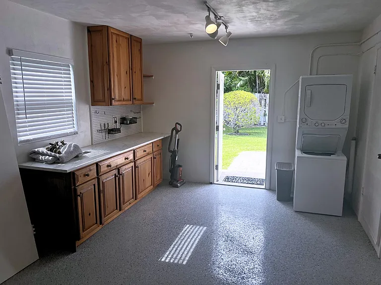 1260 Manor Dr — Photo 45