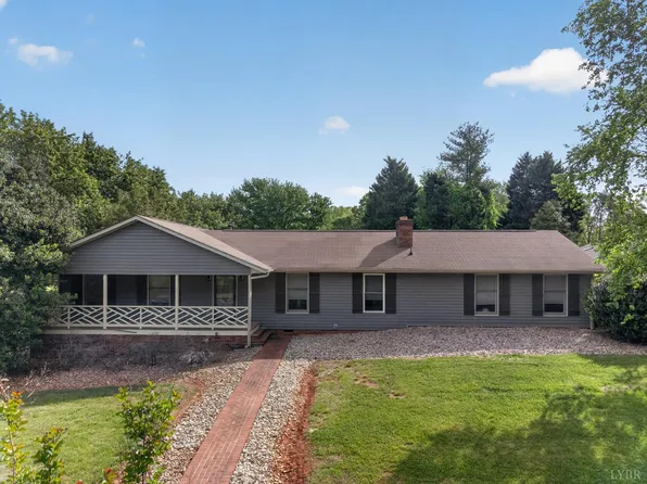 414 Holly Hills Dr, Altavista, VA 24517