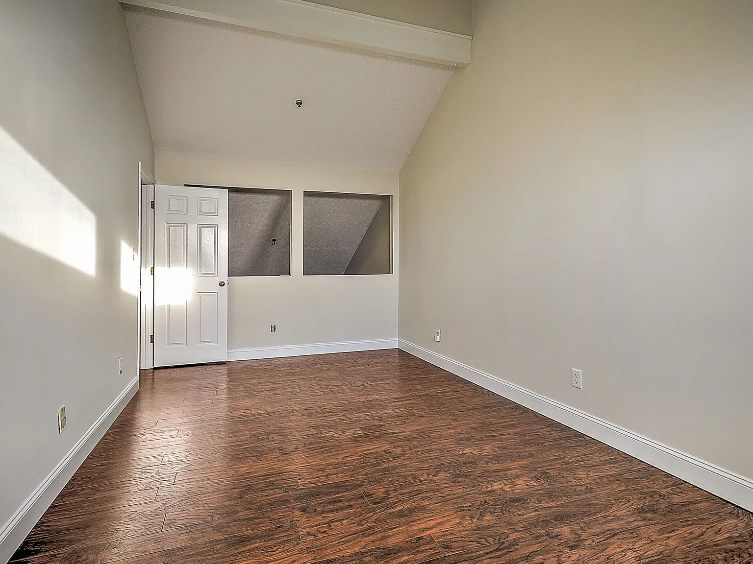 109 Beechnut St — Photo 4