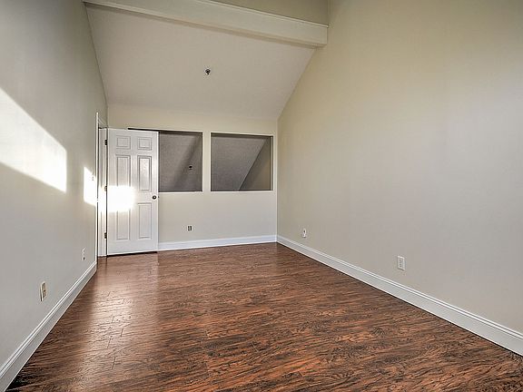 4th image of 109 Beechnut St #5