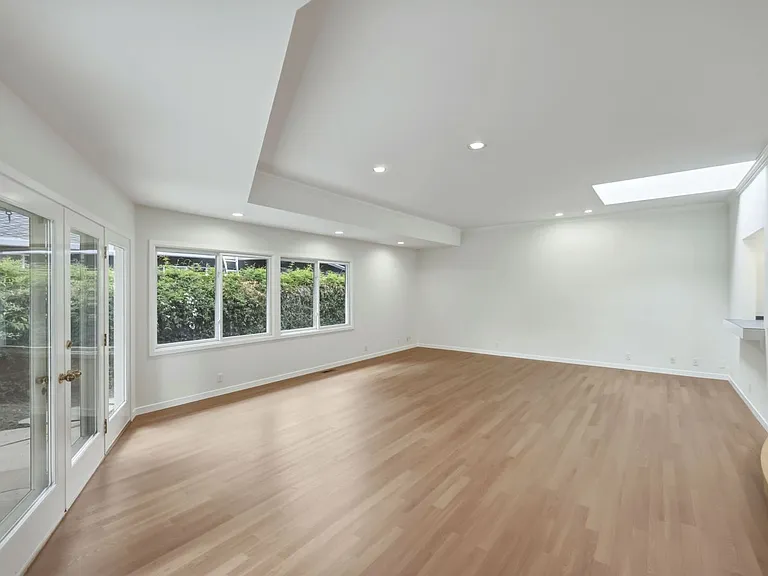 1537 Dana Ave — Photo 7