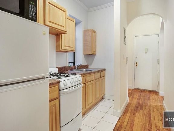 5th image of 1619 York Ave APT 3C